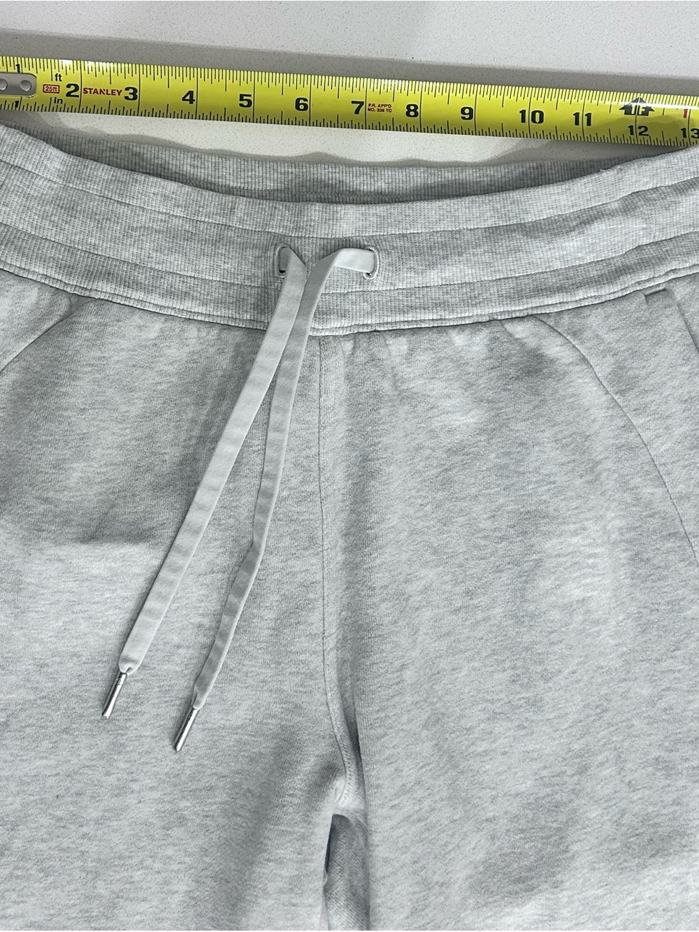 Lululemon womens Light Gray Joggers size 6